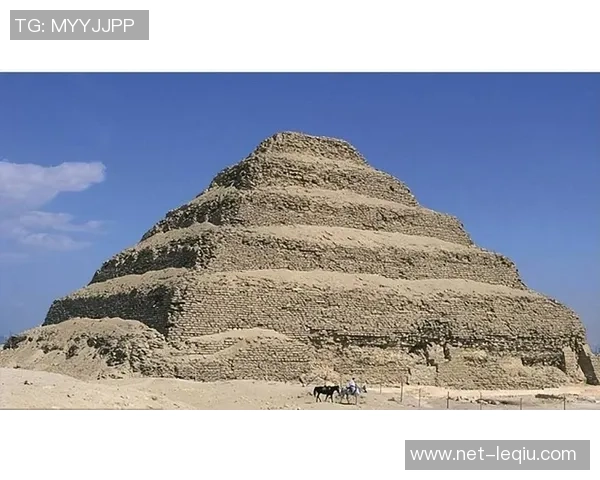 哈比与金字塔的奇妙对决探秘中世纪建筑的奥秘与魅力